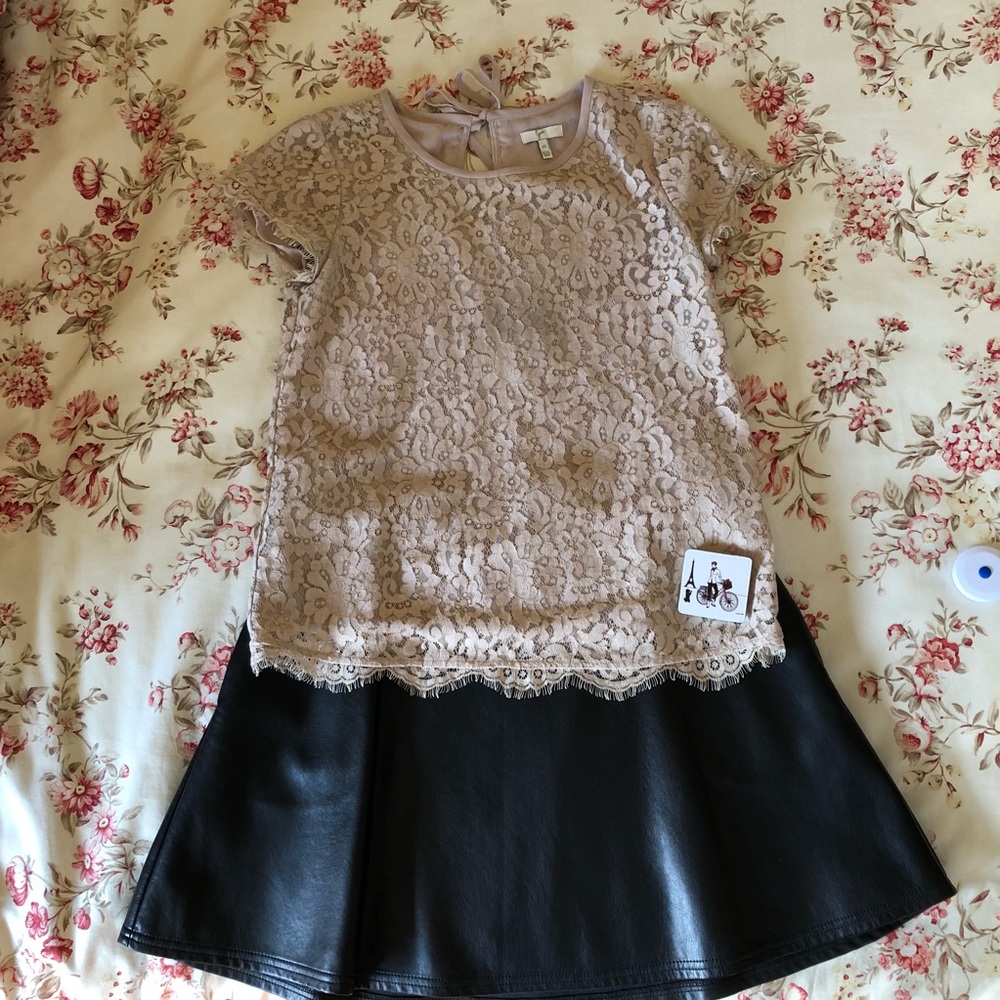 ⭐️Joie Lace Blouse - Picture 2 of 5